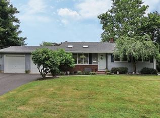 6 Briar Cir, Green Brook, NJ 08812