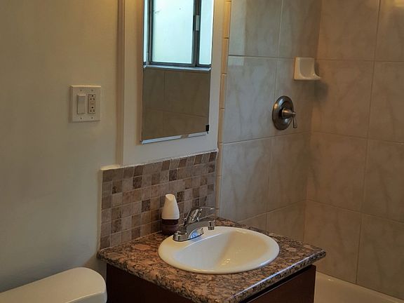 5th image of 908 Joan St