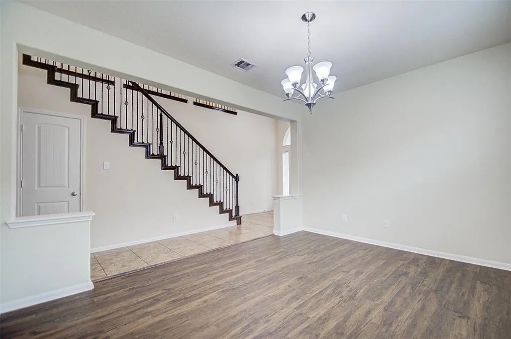 5 bed, 3.5 bath, 3429 sqft, $3,100 — Photo 4