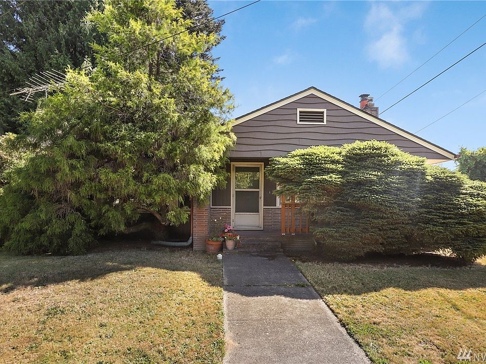 1st image of 402 Fir St NE