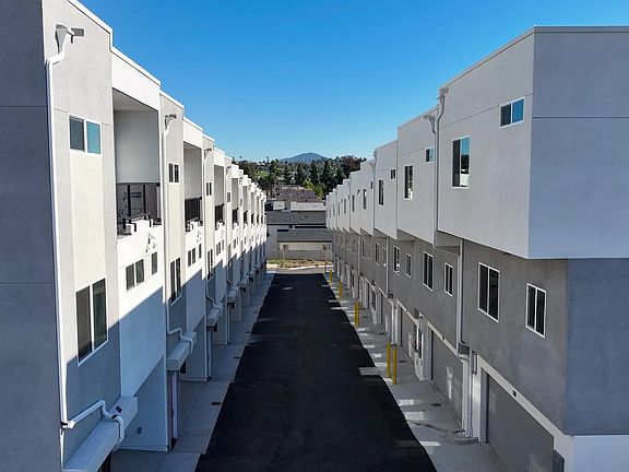 3rd image of 4956 Ocean View Blvd
