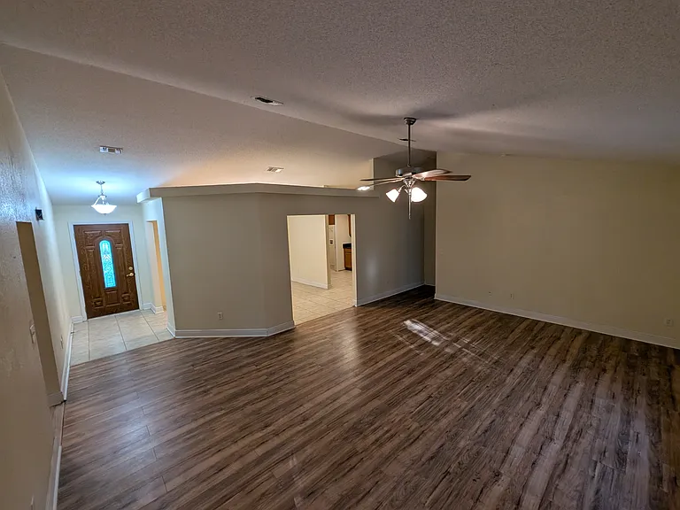3229 Harrison St — Photo 3