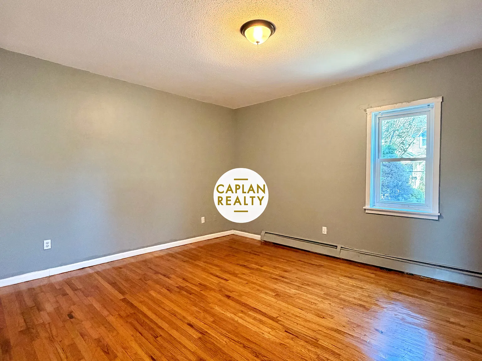 4 bed, $2,200 — Photo 2