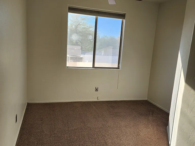 114 E Calle Zavala — Photo 18