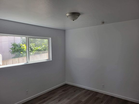 5th image of 709 Olive Ave