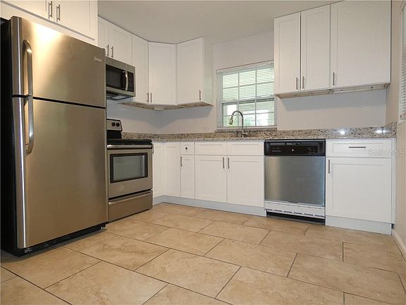 3rd image of 421 Avenue D SE