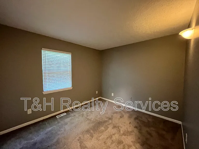6528 Adamson Ct — Photo 10