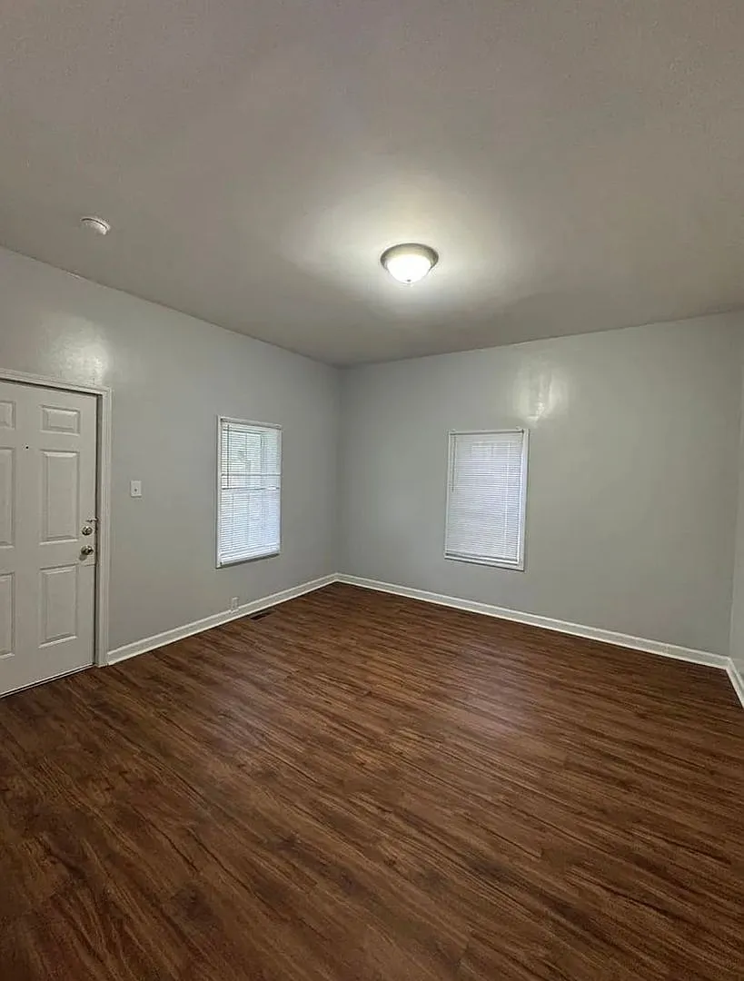 Updated 2 Bed 2 Bath Near Downtown — Photo 4