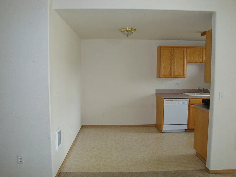 2020 S 7th St #H — Photo 14
