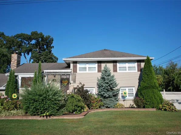 295 W 4th Street, Deer Park, NY 11729