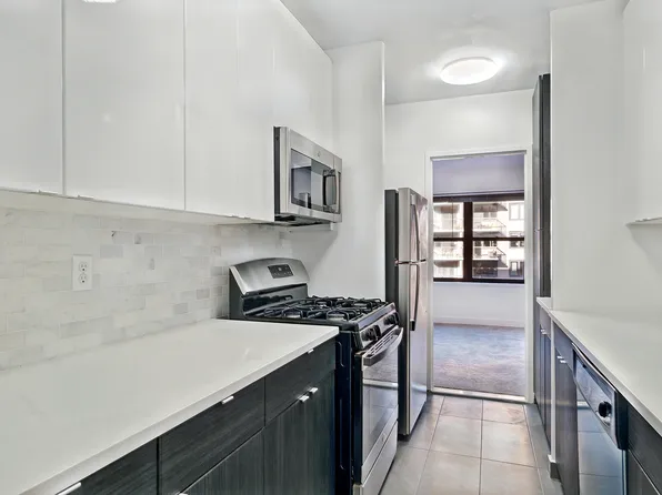 120 East 34th Street image 4 of 12