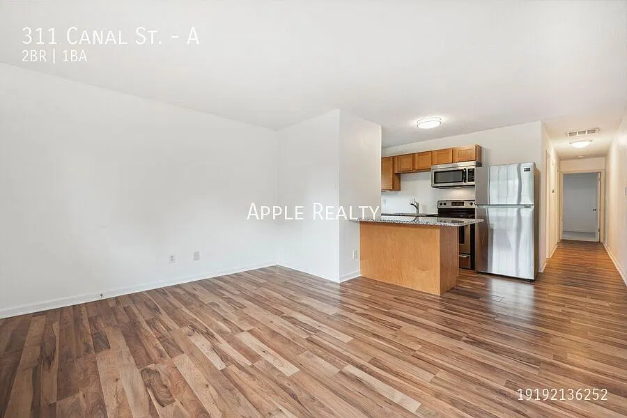 Newly Updated 2 bed 1 bath duplex - Available in October — Photo 4