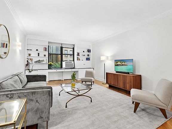 3rd image of 320 W 90th St APT 4F