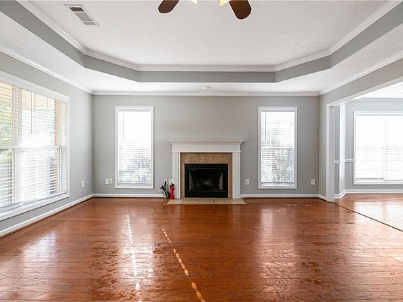 5th image of 18 Lincolnshire Ln