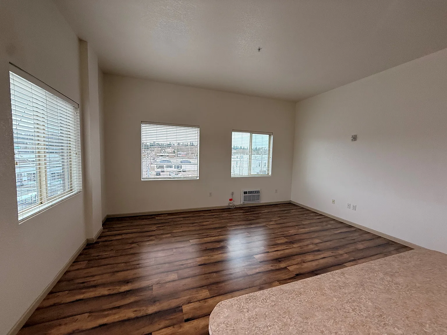 406 Legion Way Southeast — Photo 2