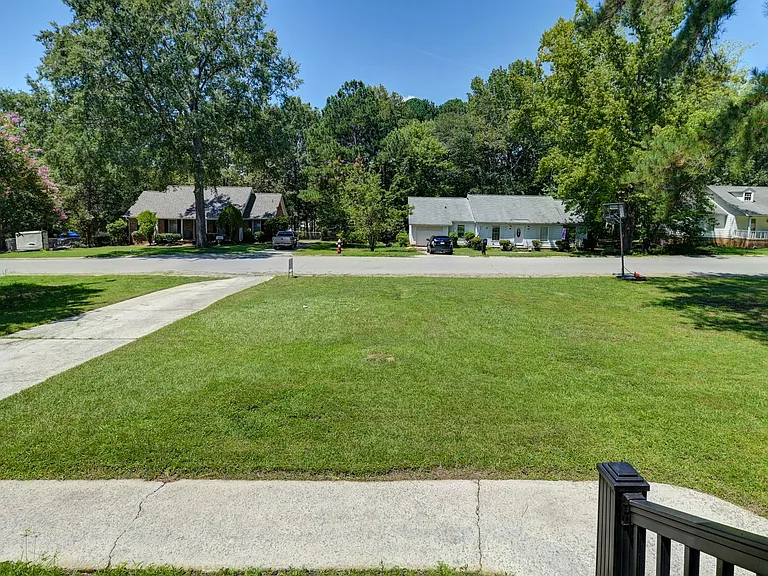119 Wychwood Rd — Photo 40