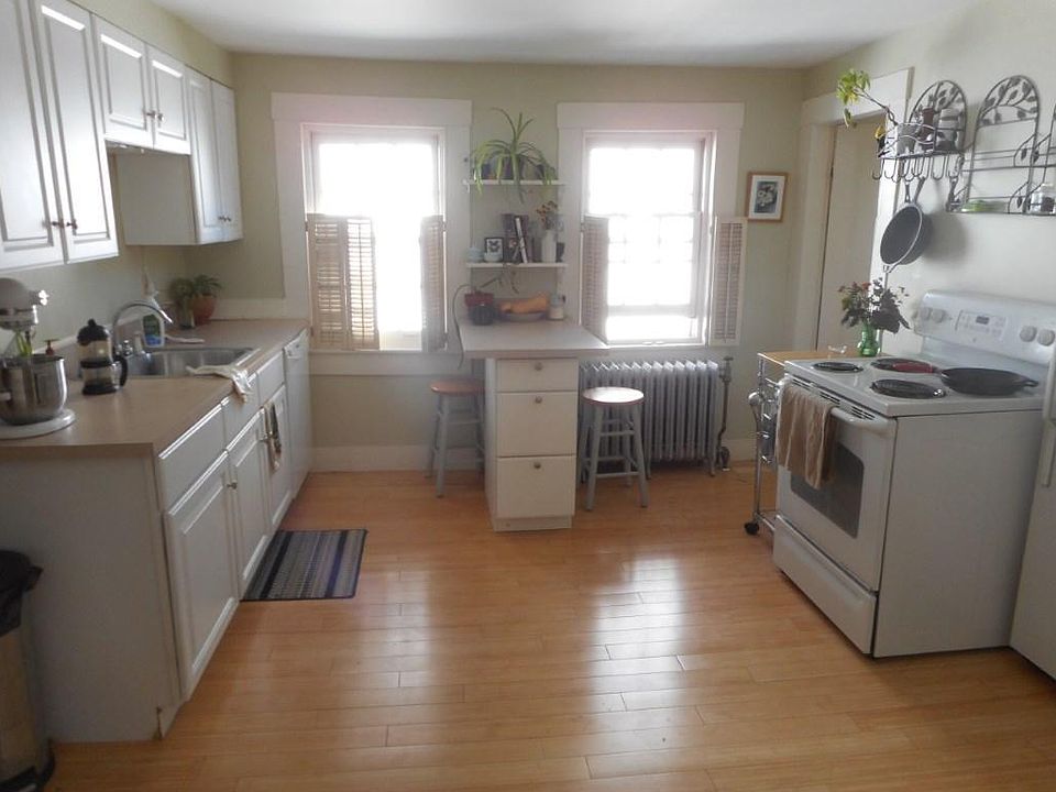 2nd image of 67 Thomas St