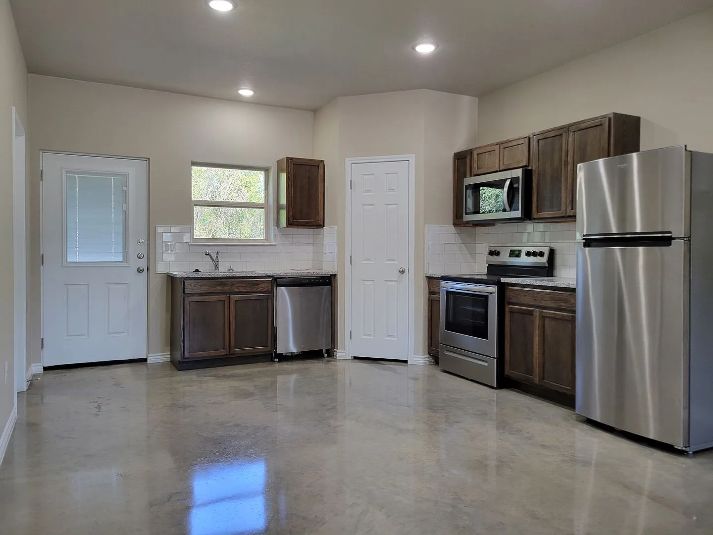 3909 Turner Ave — Photo 4