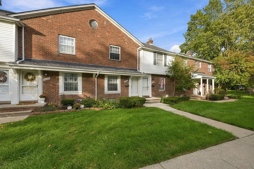 2 bed, 896 sqft, $1,700 — Photo 3