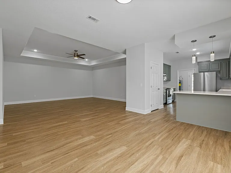 132 Wingate Ave — Photo 3