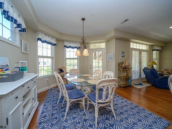 4th image of 1325 Wesley Ave #2