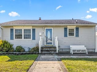 5 Michigan Dr, Hicksville, NY 11801