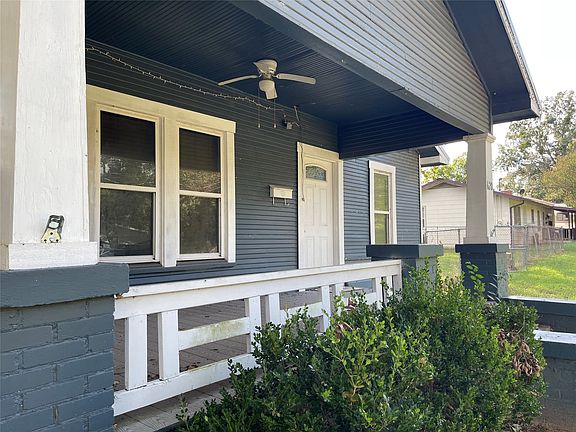 3rd image of 620 Maple St