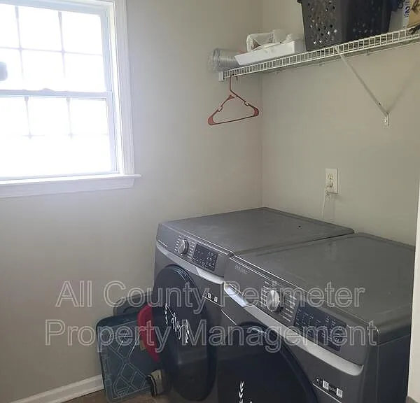 380 Simonton Crest Dr — Photo 16