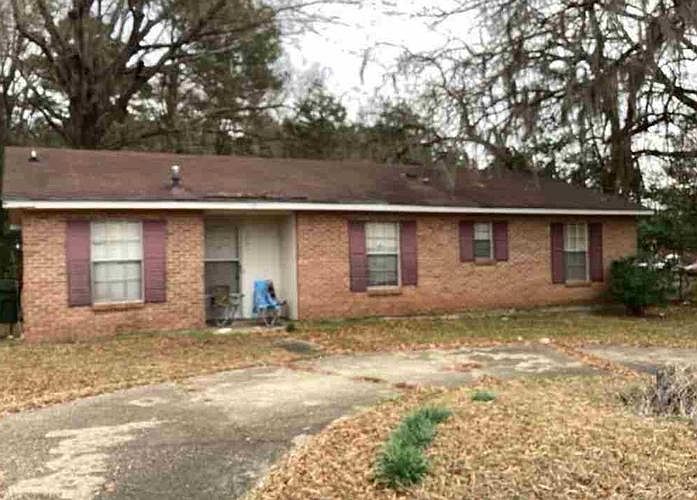 1st image of 3861 Woodley Rd