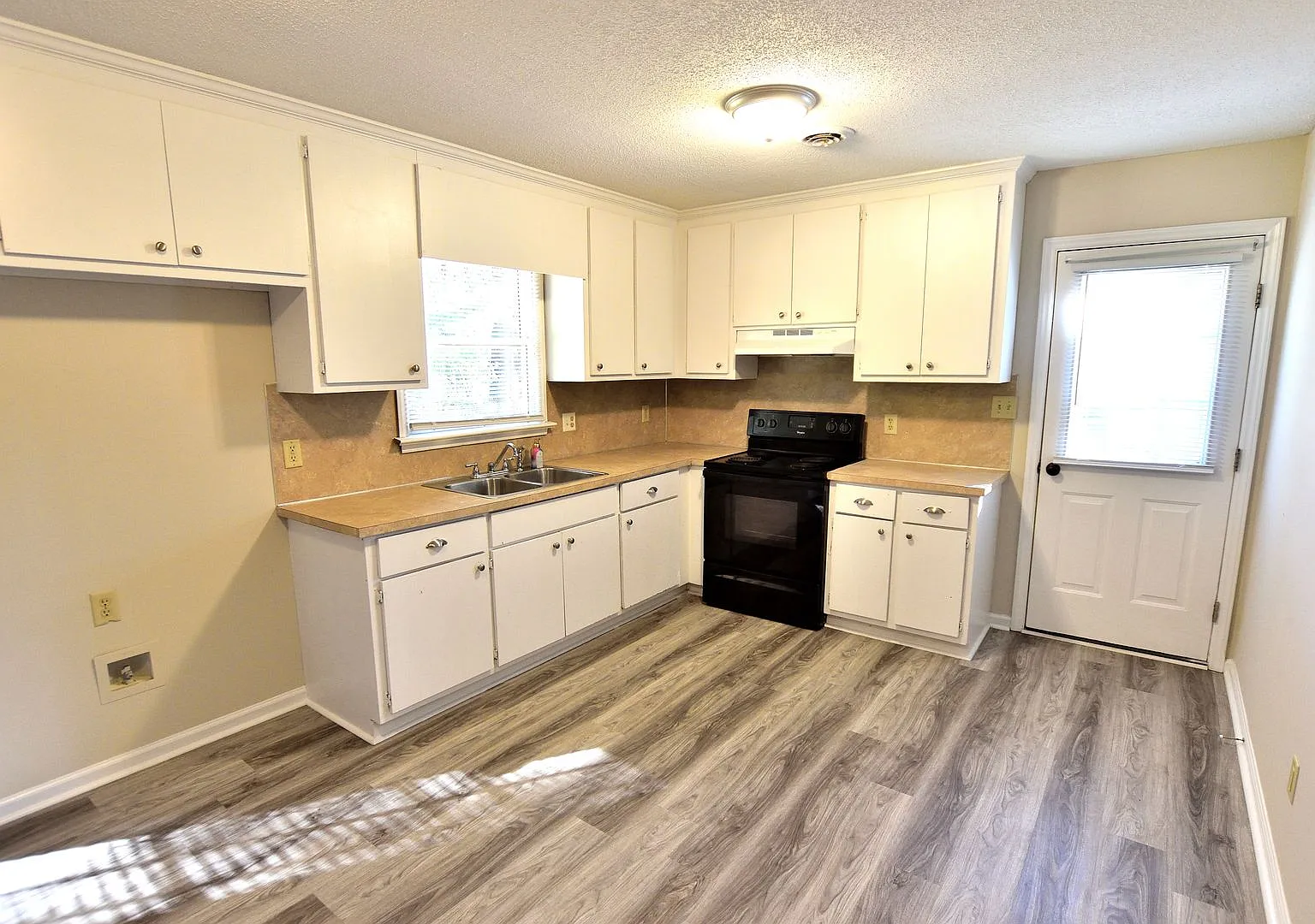 728 Salisbury Drive — Photo 4