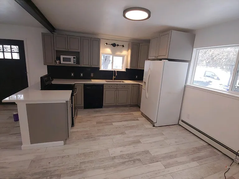 204 E Emma St — Photo 6