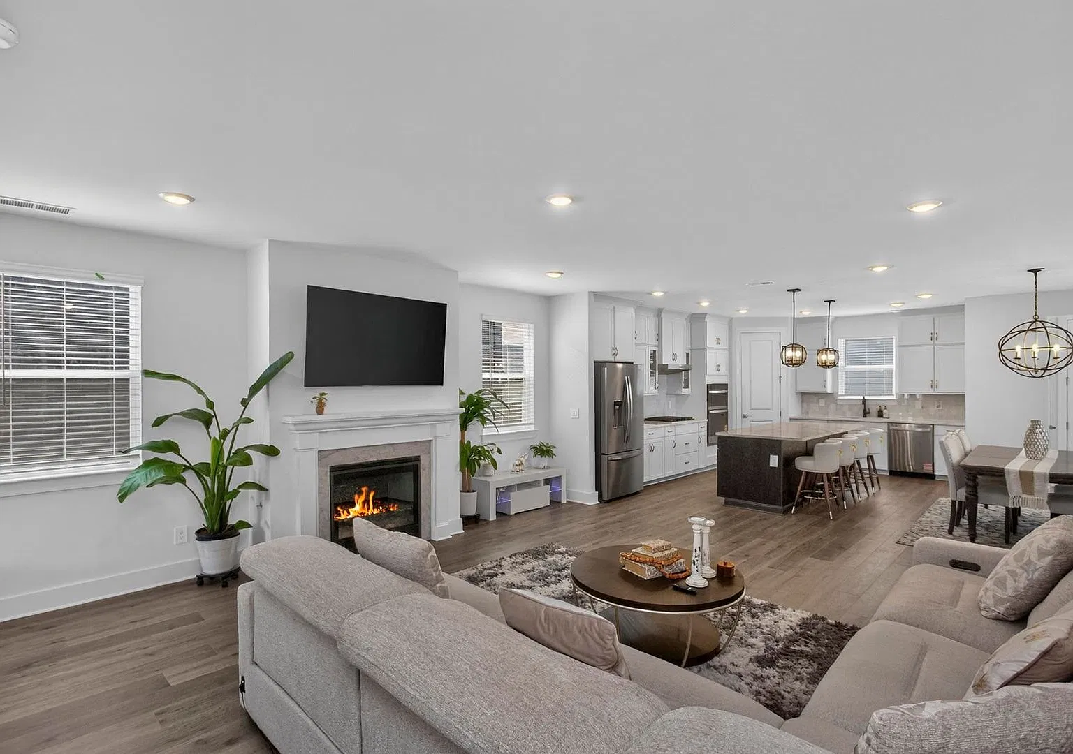 Like New 4 Bedroom in Franklin — Photo 3
