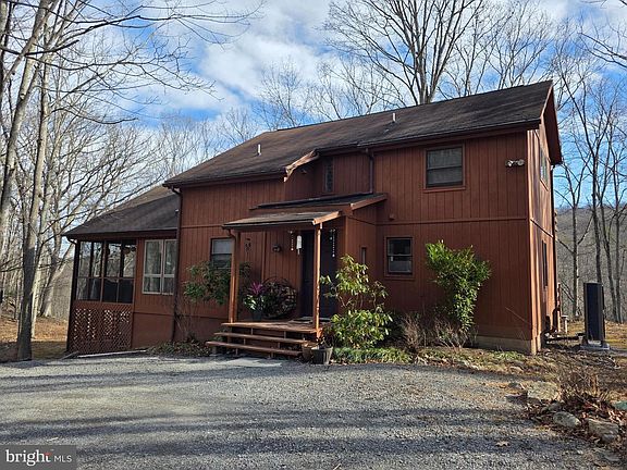 2nd image of 139 Cardinal Ln