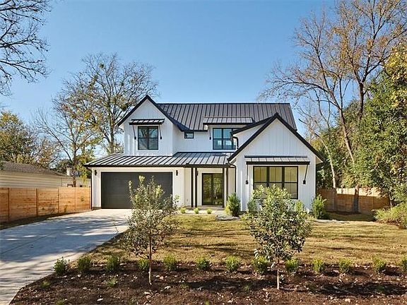 3rd image of 4904 Valley Oak Dr