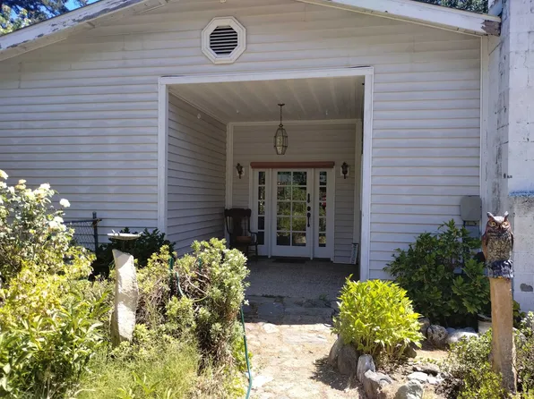 526 Live Oak Dr, Happy Camp, CA 96039