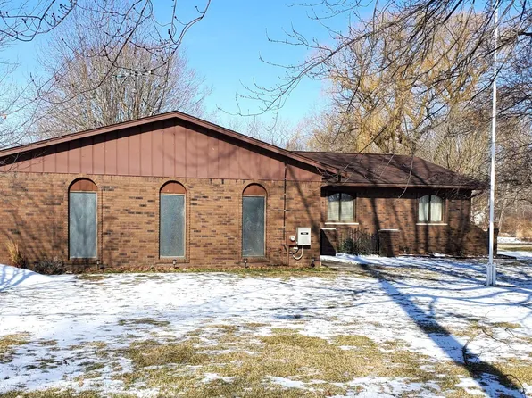 5374 Pointe Dr, East China, MI 48054