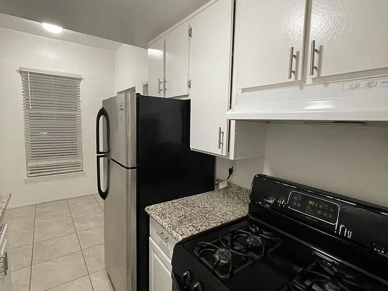 4234 Montclair St — Photo 7