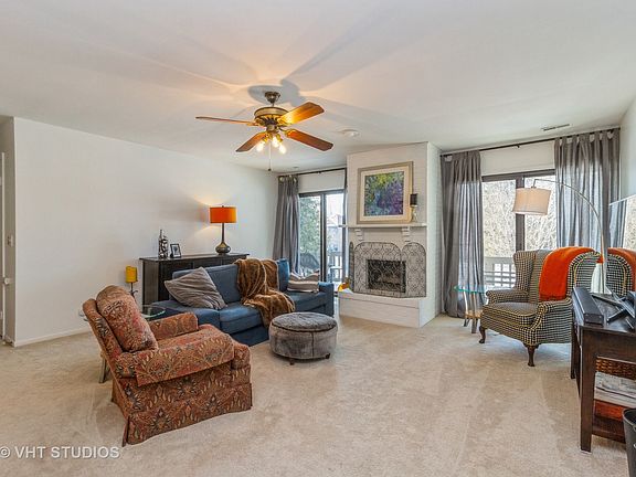 3rd image of 29W384 Emerald Green Dr #31-H