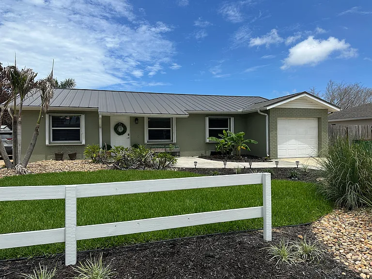 520 Parker Rd — Photo 2
