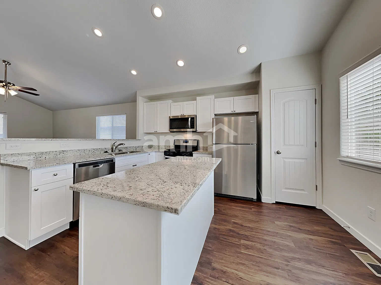 3 bed, 2.5 bath, 1752 sqft, $2,500 — Photo 3