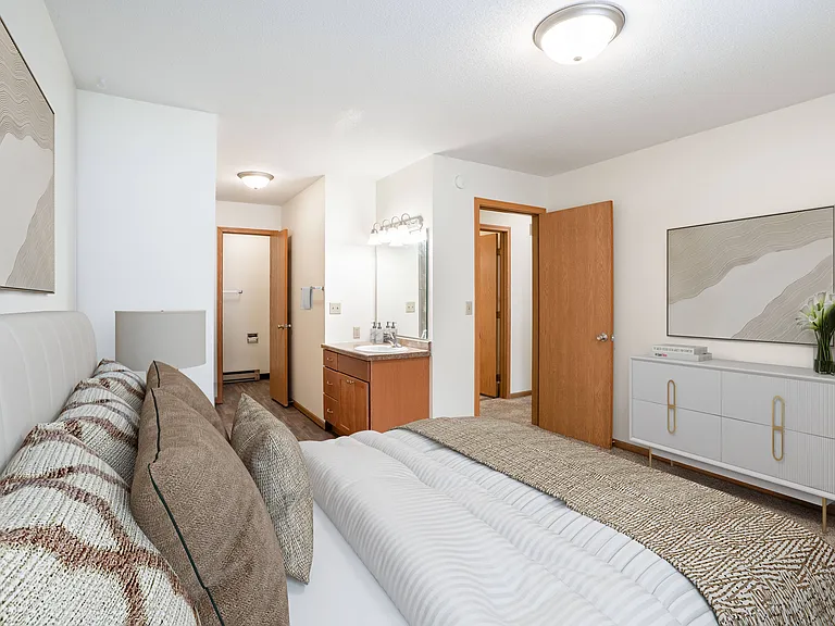 Fargo, ND Long Island Apartments | 2175B | Bedroom
