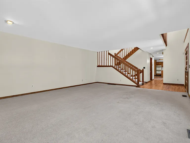 219 S Lafayette St — Photo 4