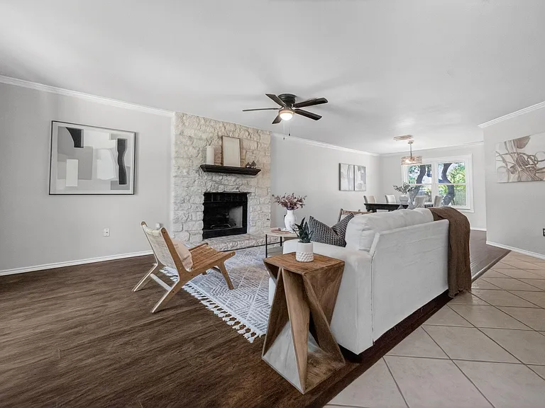 2712 Buckeye Trl — Photo 4