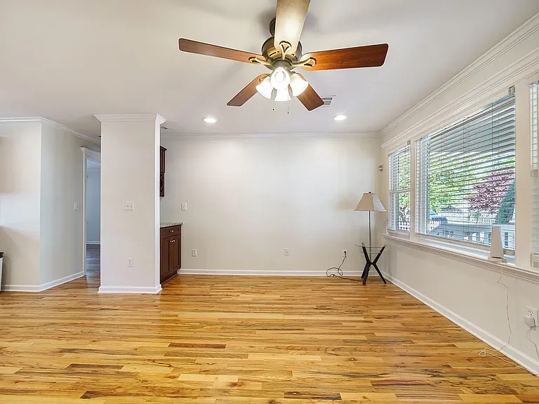 1253 Oak Grove Ave — Photo 20