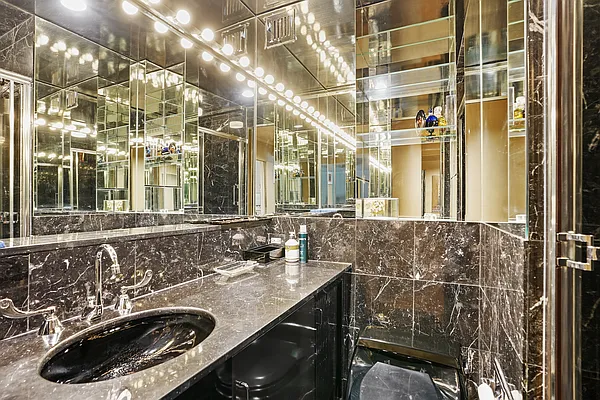 Sold by R New York | media 22