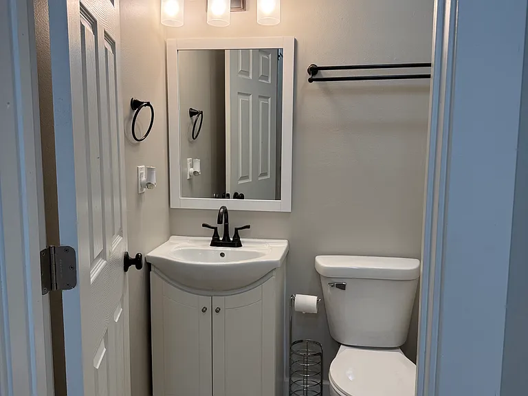 312 E Staat St #312 — Photo 4
