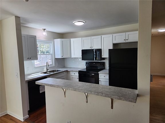 5th image of 206 Mason Ave