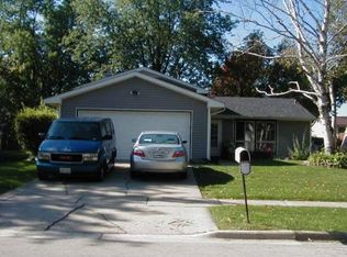 1099 Sebring Dr, Elgin, IL 60120