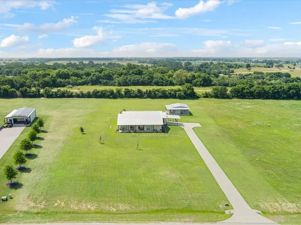 203 Bold Springs Ct, West, TX 76691