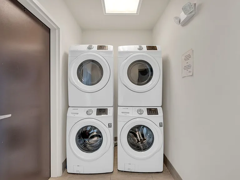 The Howard Luxury Apartments — Photo 48